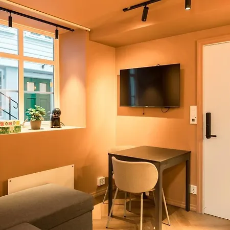 Private Apartment In Historic Street Bergen Exterior photo